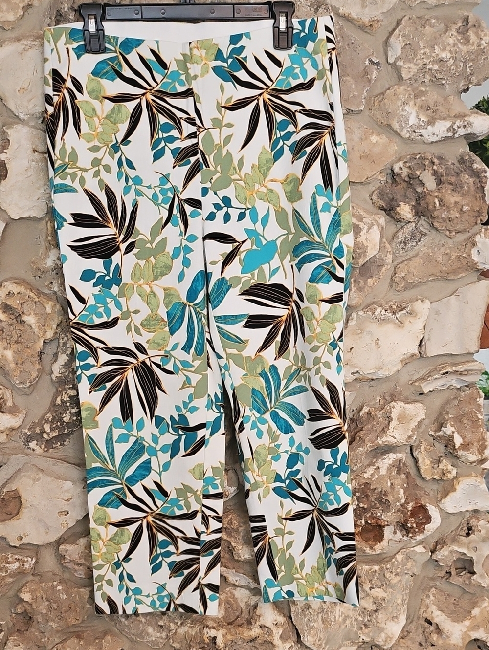 Chico's White Pull-On Crops with Teal, Green & Black Tropical Print